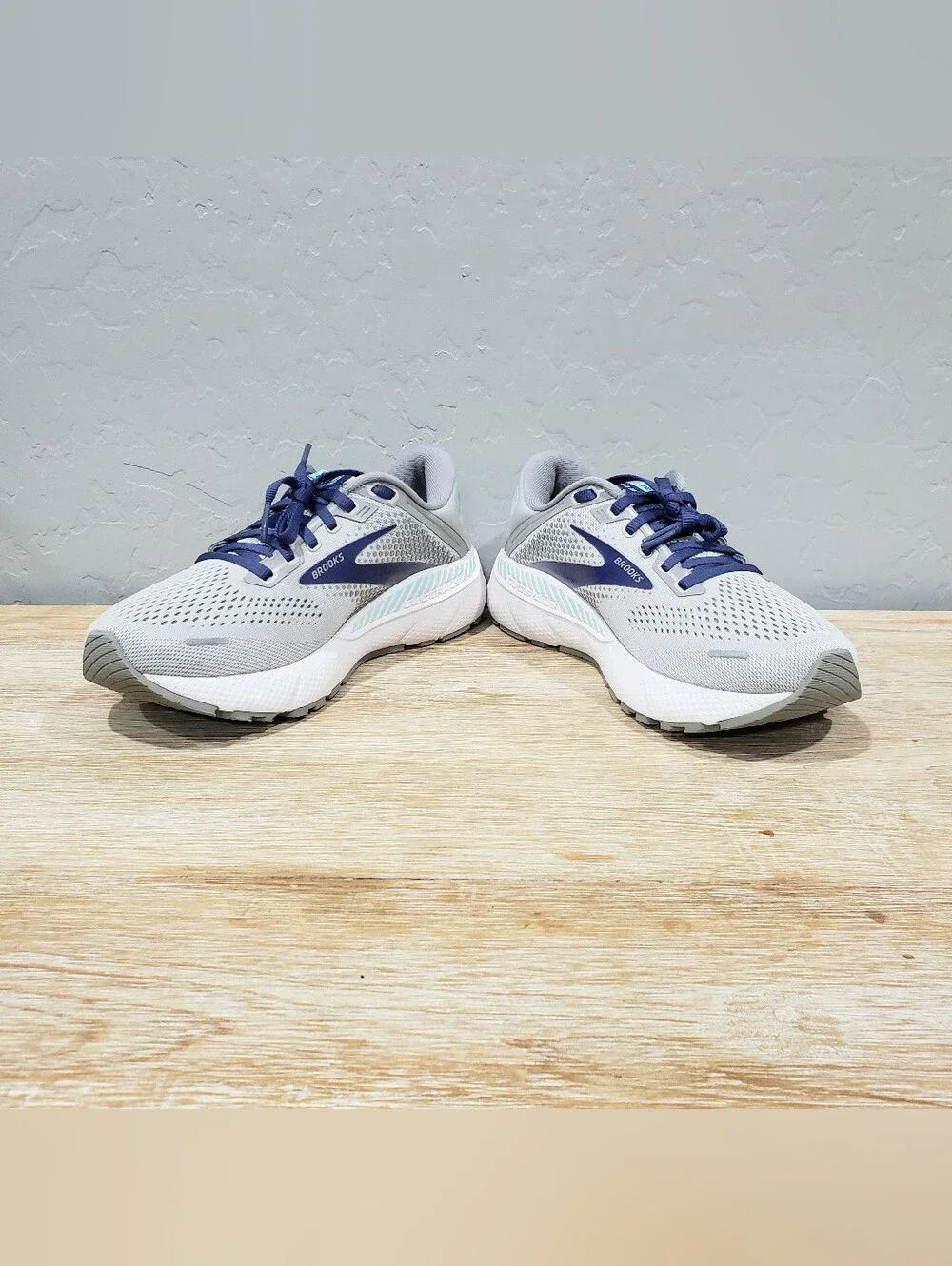 BROOKS Women's Adrenaline GTS 22 Running Shoes (7.5M) Gray/Purple